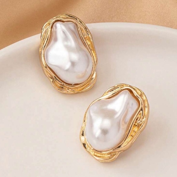 cult gaia Jewelry - RARE cult gaia gold pearl earrings